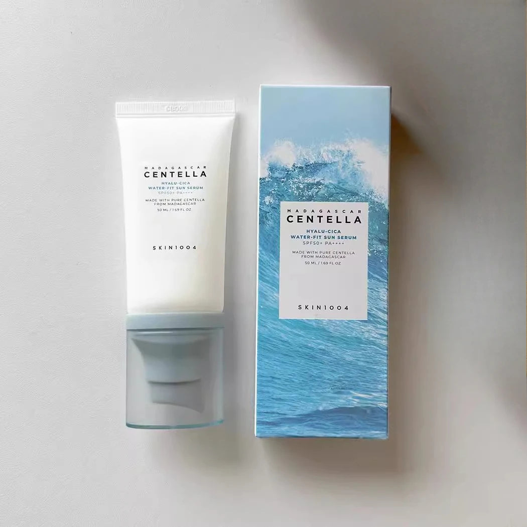 SKIN1004 Madagascar Centella Hyalu-Cica Water-Fit Sun Serum SPF50+ PA++++ – Siero Solare Idratante e Lenitivo